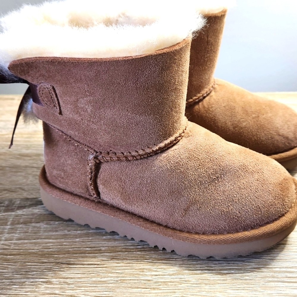 Girls Uggs...Mini Bailey Bow